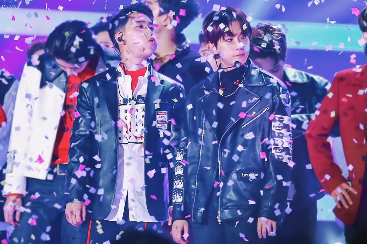 hourlyEXO's tweet photo. [@weareoneEXO #EXO] https://t.co/KxVPXj0wRC