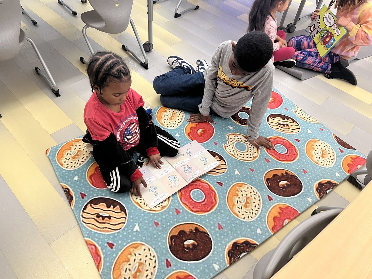 ColorC0dedChaos's tweet photo. Our 3rd graders had a blast reading to our kindergarten buddies in @MelaneyLooseNH class! 💛 @MrsBMcReynolds https://t.co/0mwiuaRwZG