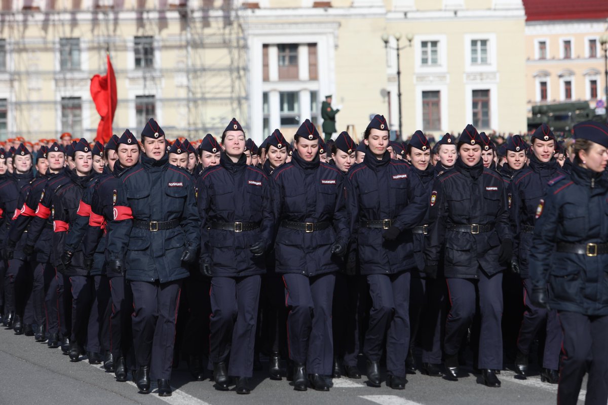 dnevnikspb's tweet photo. Петербург готовится к Параду Победы

В Петербурге прошла репетиция Парада Победы, посвященного 77-й годовщине Победы в Великой Отечественной войне. Кадрами с Дворцовой площади поделился фотограф «Петербургского дневника».

Фото: Роман Пименов/ «Петербургский дневник» https://t.co/Tsp3eA110o