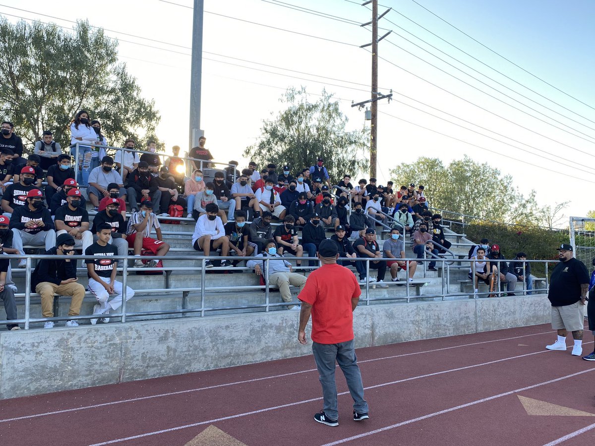 Sierra Vista Family. Just a reminder about tonight’s parent/guardian meeting. It will take place in the stadium home side bleachers. See you at 6:30pm @SierraVista_ASB @SVDonsFootball