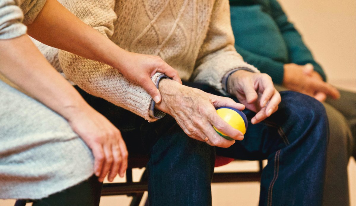 FondationND's tweet photo. 1/ La fin de vie de nos #aînés doit être accompagnée avec dignité, fraternité et bienveillance. 
À Paris, @Asso_CE accueille 285 personnes dans trois maisons du grand âge. 
Ces lieux sont avant tout des résidences ouvertes où les soignants sont attentifs aux besoin de chacun. https://t.co/U65EEKgRoi