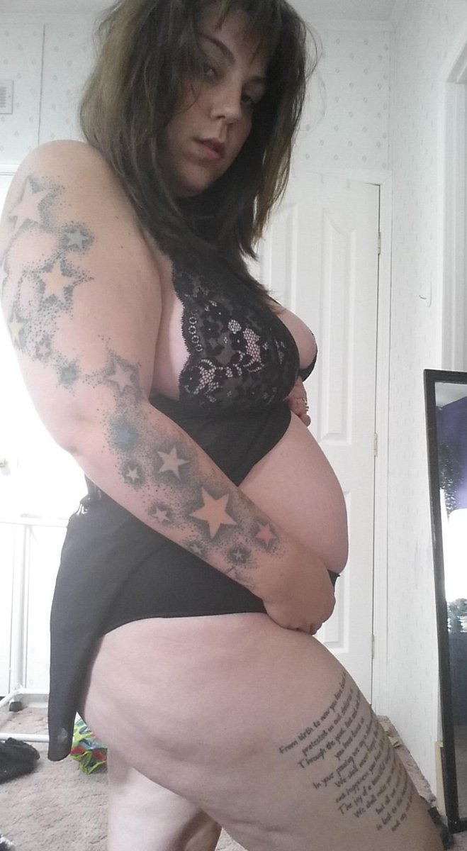 Ich liebe große Schwänze 
       wie groß ist denn deiner?