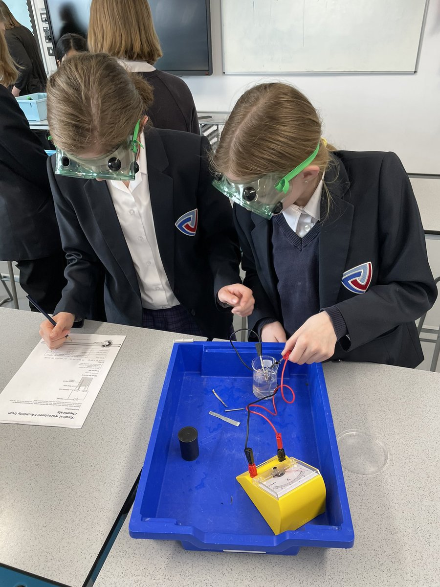 STEM_THS's tweet photo. Stem club is back on! On our new site now 😉 Students investigated the properties of Oxygen and what combination of metals to use to make a cell with the highest voltage!  @turinghouse https://t.co/OS6GwpcC4r