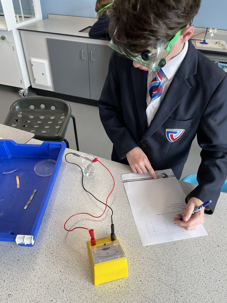 STEM_THS's tweet photo. Stem club is back on! On our new site now 😉 Students investigated the properties of Oxygen and what combination of metals to use to make a cell with the highest voltage!  @turinghouse https://t.co/OS6GwpcC4r