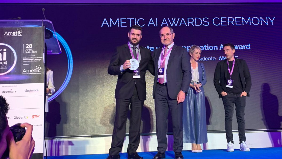 seresco's tweet photo. ¡Enhorabuena!🏆Premiado el proyecto #CIPOlive de @seresco en #AIAMSummit22 de @AMETIC_es
Recoge el premio @SergioCultiva, Responsable de Innovación Agrícola de #Seresco ¡Gran trabajo! 👏🏽👏🏽👏🏽 https://t.co/2XqAqfT3Ru
