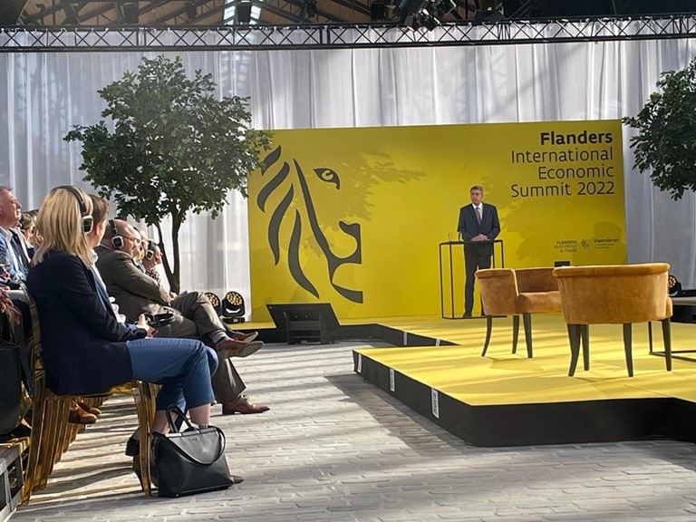 CTillekaerts's tweet photo. Thank you to @JanJambon for announcing the #ERDF-funded cooperation between FIT and @Dealroomco at #FIES2022. The result is, among others, Flanders’ first comprehensive start-up ecosystem report, paving the way for even more start-up glory. #FlandersAccelerates https://t.co/FOiRsQILVz