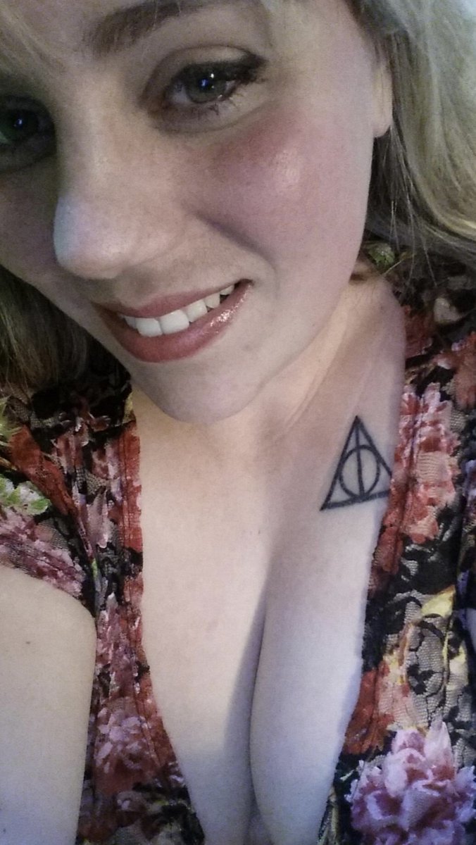 Ich habe mir neue Dessous 
     gekauft.  Willst du sie sehen 
     Retweet mal