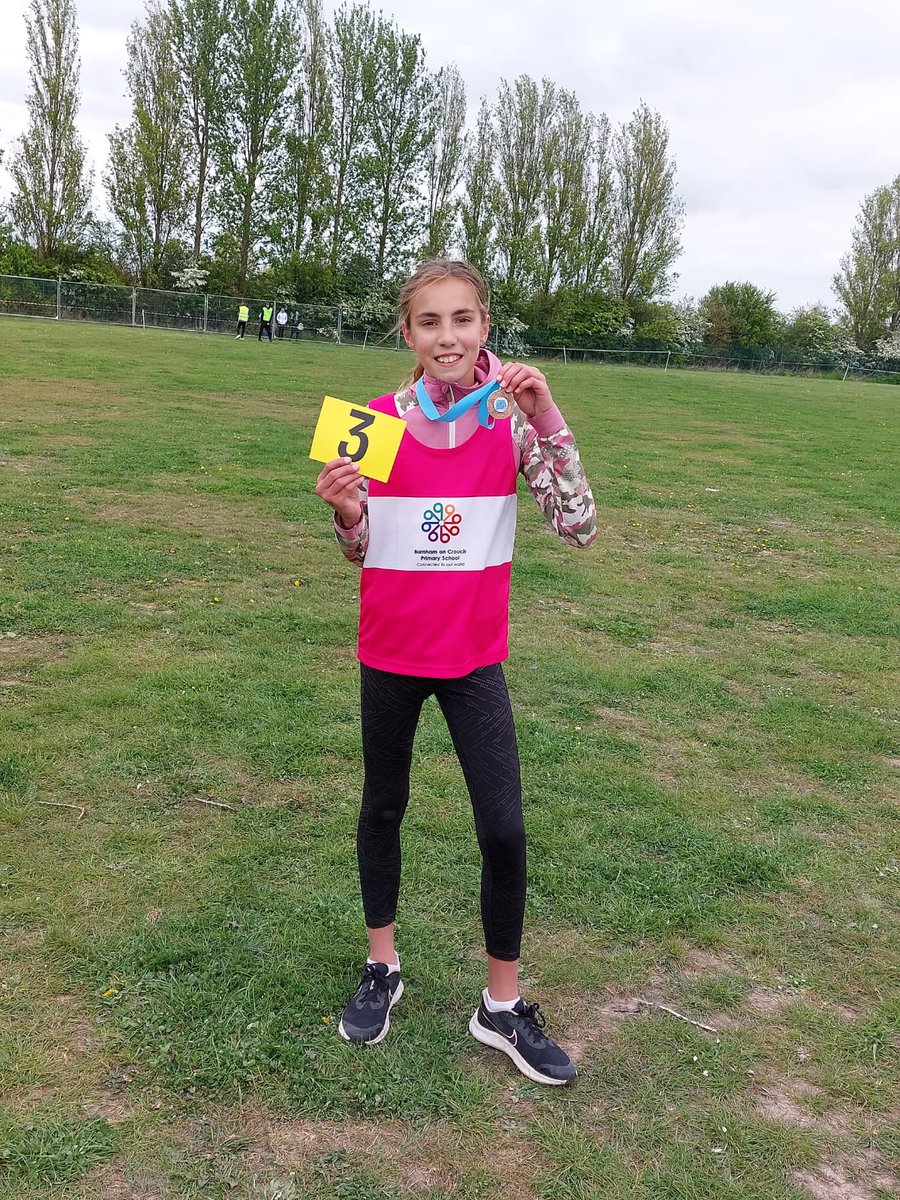 Burnham_PE's tweet photo. 🚨 AWESOME ANNOUNCEMENT 🚨 We are so proud of this young lady who represented us at the Essex Cross Country Finals & placed 3rd!! 🏃♀️👏👏👏😃#hardworkpaysoff #GoBurnham @ActiveEssex Thanks to @SouthendSSP for hosting @EnglandAthletic #run #running #crosscountry #bethebestyoucanbe https://t.co/P8KbNwHmsj