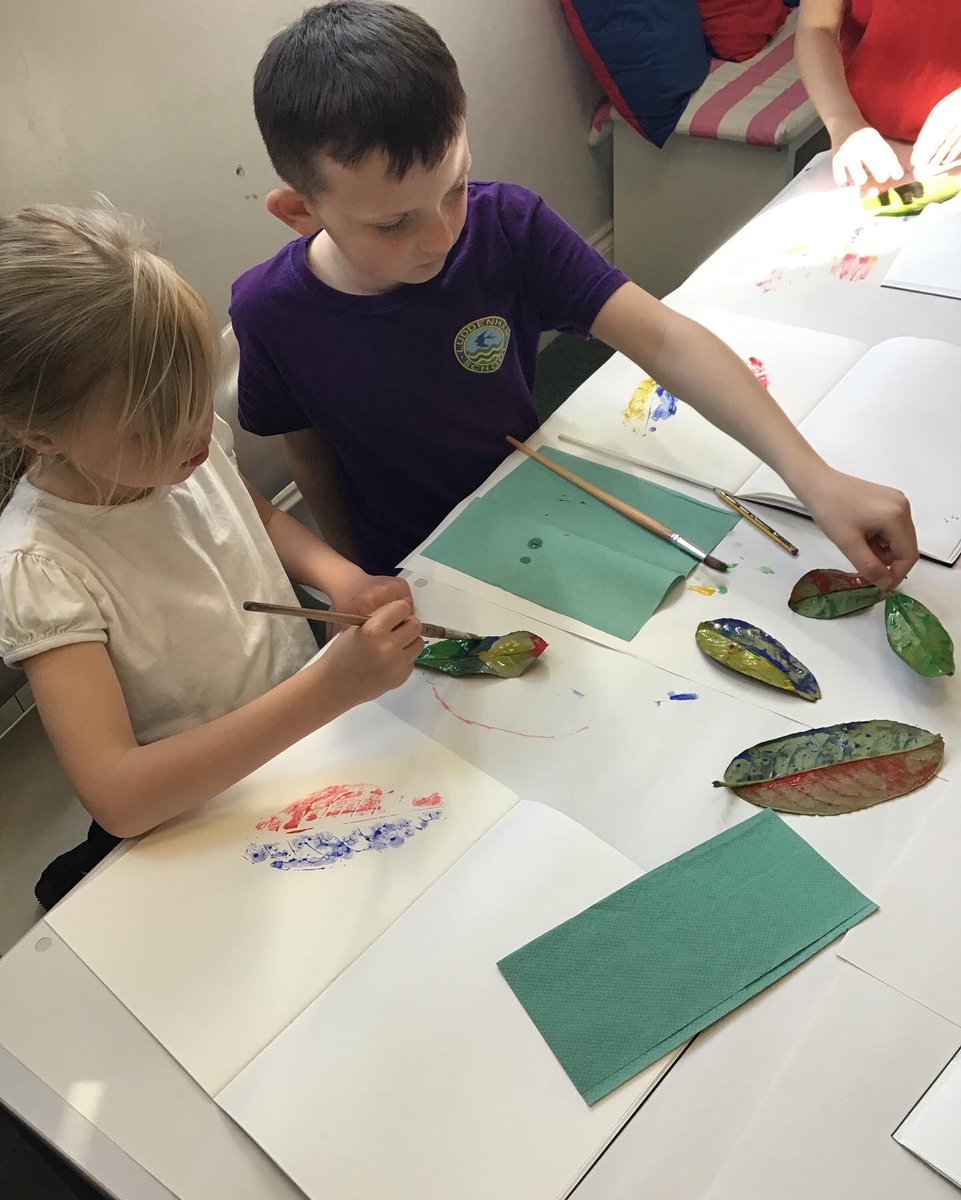 LuddenhamSchool's tweet photo. Robins Class have been learning about printing in art this week. We found leaves on the playground and on the field and have used them to make art through printing into our sketch books 🎨🖼 https://t.co/FtaqOPUQaE