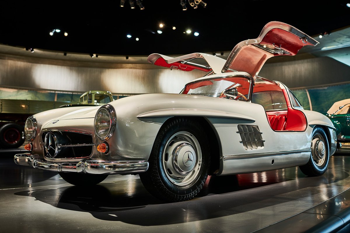 MercedesBenz_DE's tweet photo. Eine echte Legende: Den #MercedesBenz #SL gibt es jetzt schon seit 70 Jahren! 

Habt ihr einen Lieblings-Klassiker?

📸 @MB_Museum

#mbclassic #tbt https://t.co/1B5PgYFjB8