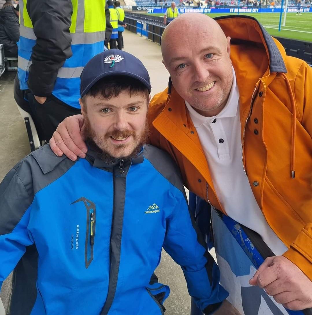 PaulHir30047517's tweet image. Just to let you know that Daryl @DazCricket finally passed at 4.05 this afternoon. Thankfully his sister and good friends were by his side.
Thankyou from the bottom of my heart for all your love, prayers and thoughts for Daz 💔💔💔 Paul.