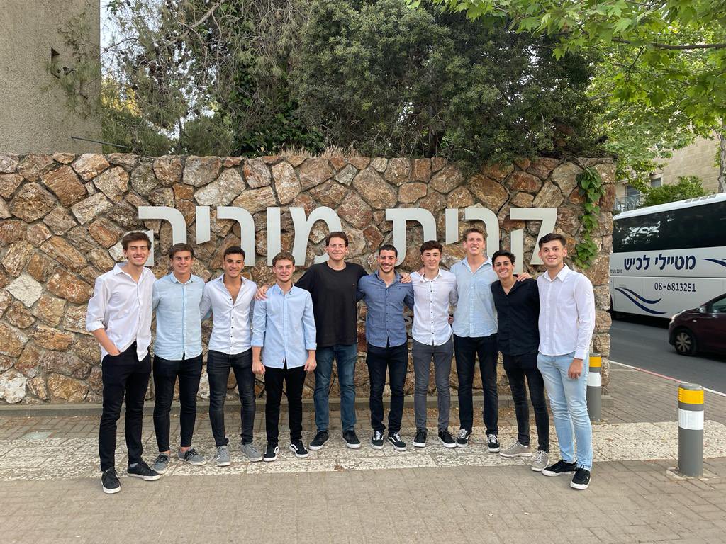facugeisinger_'s tweet photo. En el día de ayer, con mis amigos, participamos del acto oficial del Gobierno de Yom Hashoa. Increíble escuchar de primera mano al Primer Ministro, al Presidente y las historias de seis sobrevivientes de la Shoa. Es importante recordar para mantener viva la memoria. #NuncaMas https://t.co/cvvkEhw0nr