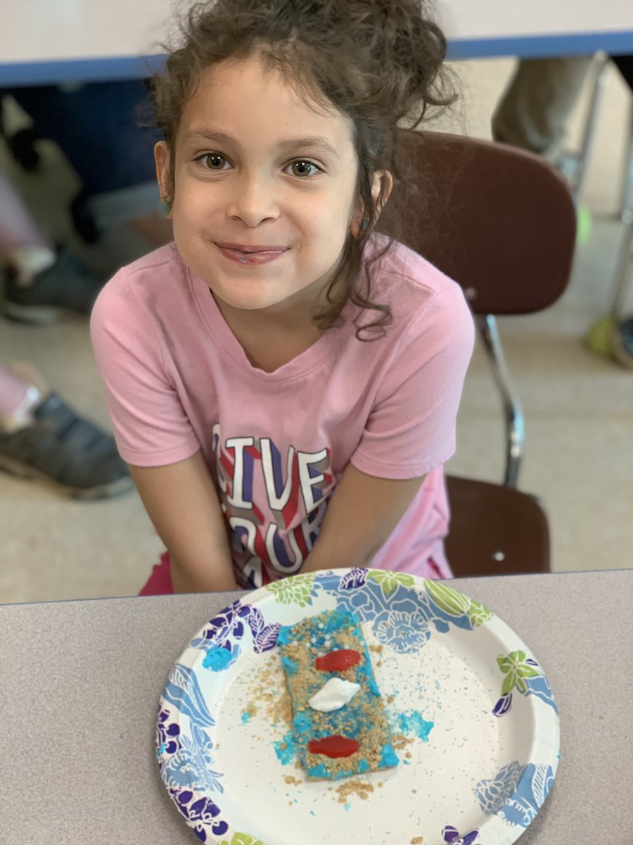heatherharmon7's tweet photo. Under the sea graham cracker snacks in this lesson from @CampKoinoniaUTK that taught us all about fish! #EESsoars https://t.co/X4Zlx5kQ4D