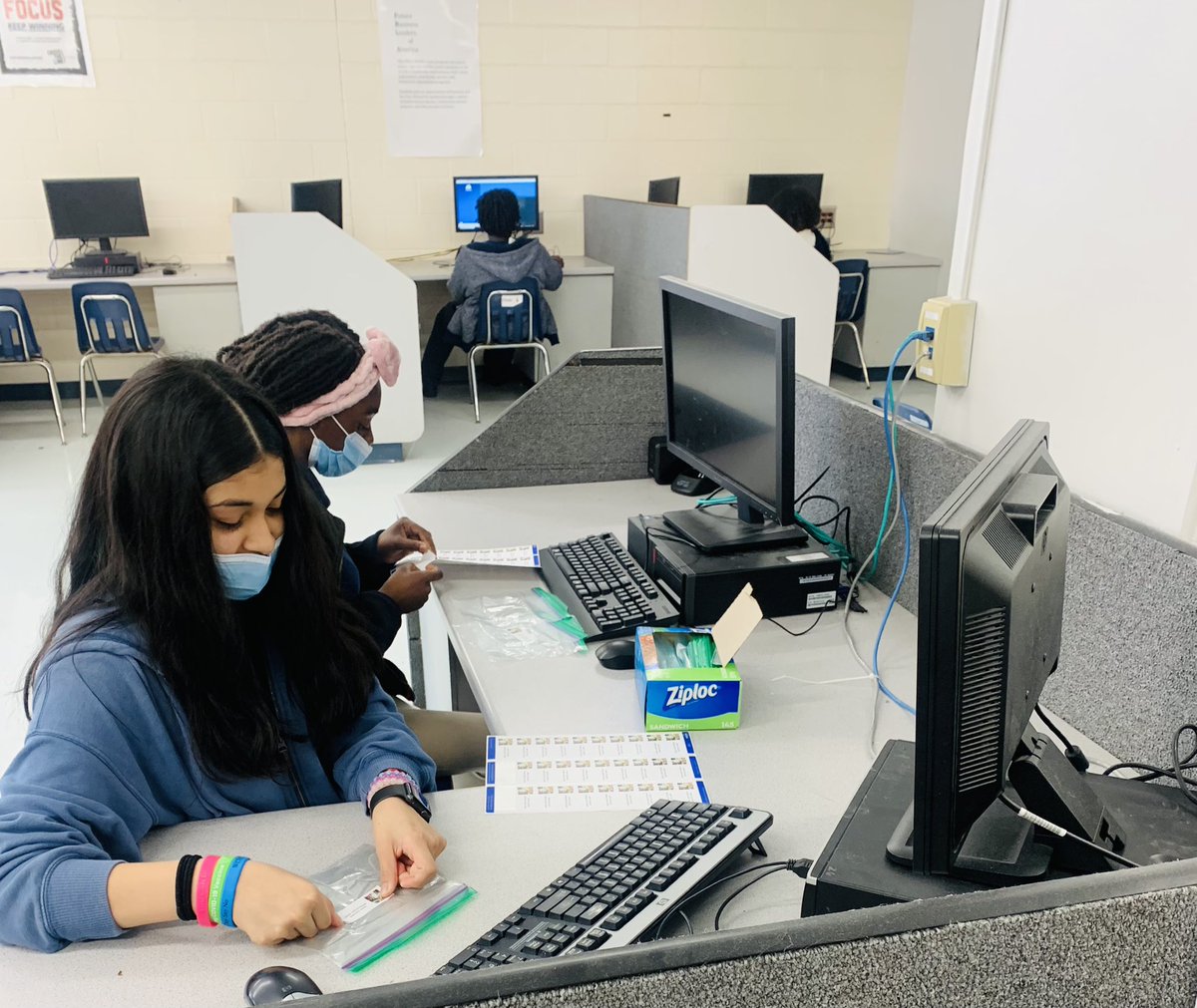 CoachLenATL's tweet photo. @WCMS_Official FBLA Students assisting with Teacher Appreciation Week! Their services do not go unnoticed. Great job Wildcats! #WCMSWildcatPride #TeacherAppreciationWeek @CTAE4SCCPSS @GeorgiaCTAE @GACTE @PoolerChamber @SCCPSS @anglew5665 https://t.co/BvKWKPZUmF