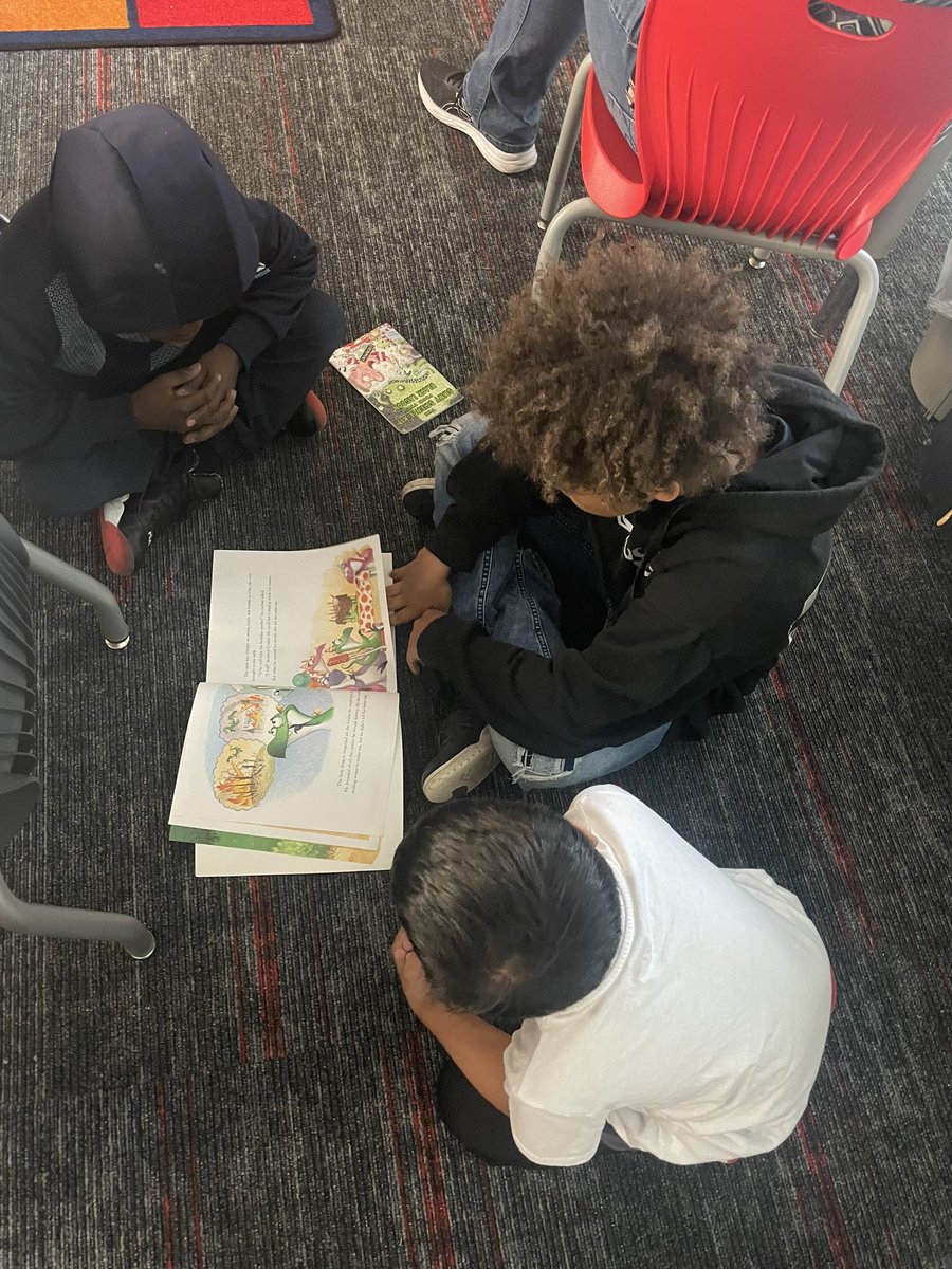 topAeducator's tweet photo. Today 5th grade and 1st grade at @jameselementary teamed up to form relationships among grade levels. This also connected to our ABC Countdown “favorite book” day! 5th grade students chose their favorite book while they were in 1st grade to read to their buddy! @OttumwaSchools https://t.co/WK2m3klDC2