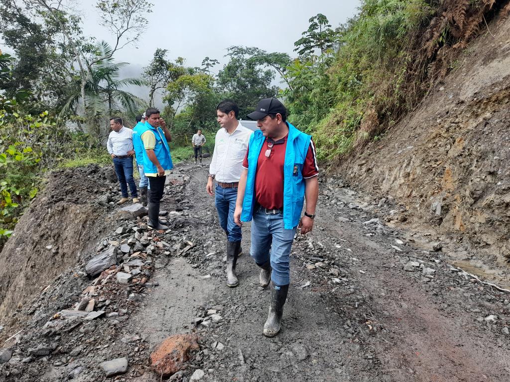 BoyparaVivirla's tweet photo. En municipio de #Pauna, @elkin_rincon lidera equipo de trabajo de @seifraboy, que conjuntamente con admón del alcalde Henry Matallana, realiza visita técnica a lugares como Piedra Gorda, vía vda Carare y río Ibacapí, donde se presentan situaciones críticas que afectan lugareños https://t.co/7yFXYDVZvD