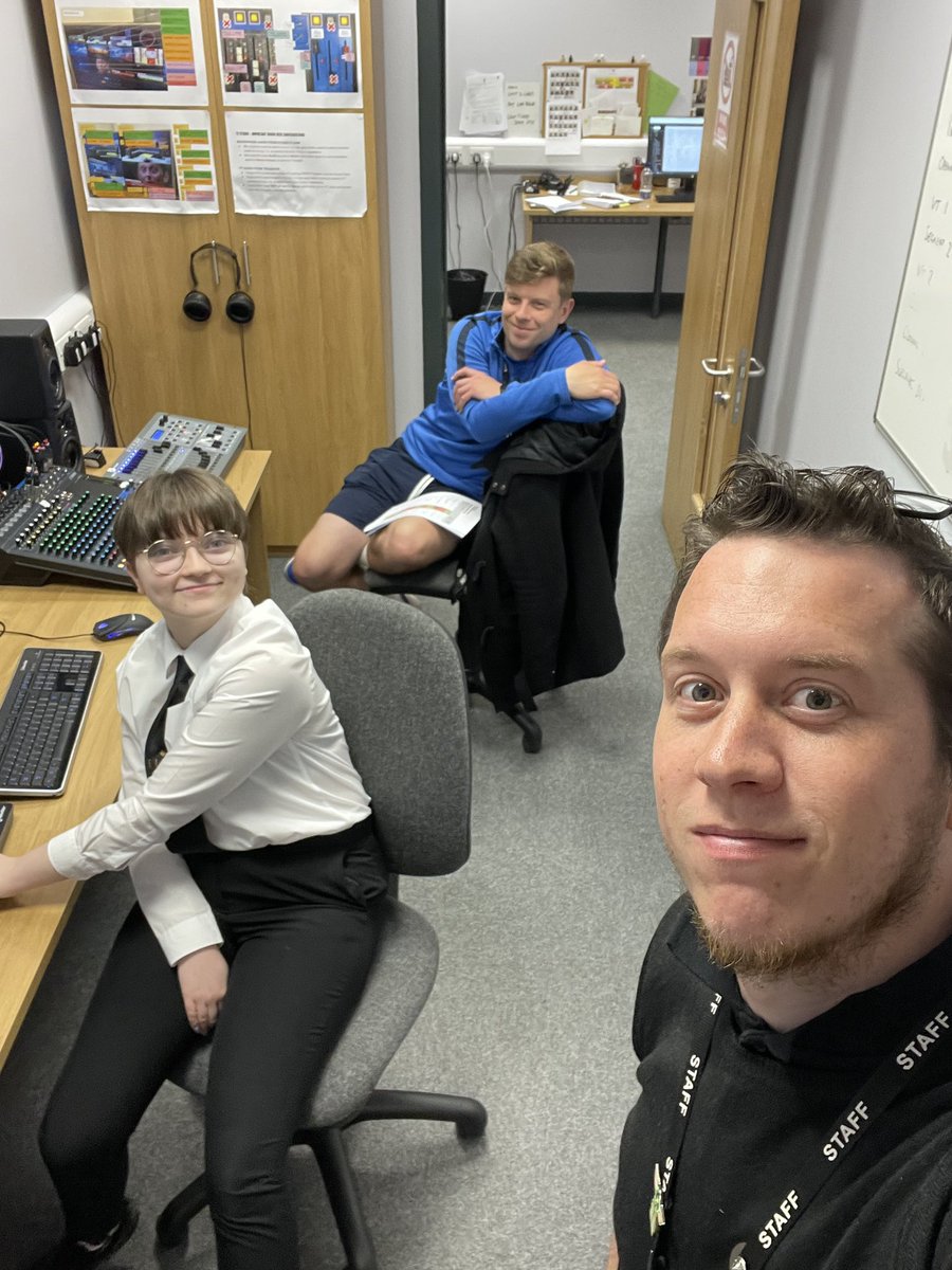 gary_rose's tweet photo. More new faces to #DSFCTVStudioClub!
Mr Gourley! @Mr_Gourley_PE is learning how the studio works so @pearsonbtec #BTECSport students can produce their own sports analysis shows!
#CDMPTV #DSFCTVStudio
#BTEC #multicam #multicamera #Tricaster #tvstudio #NewTek #DSFCTVStudioClub https://t.co/lXIbb787LW