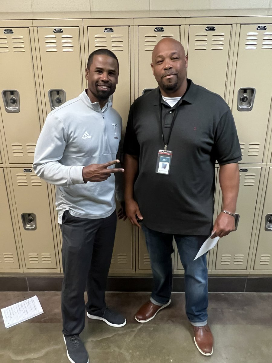 Thanks <a href="/CoachBanks2008/">Gary Banks</a> <a href="/TroyTrojansFB/">Troy Trojans Football 8x⚔️</a> for stopping by to see our student athletes at Huffman High today! Enjoyed the visit✊🏽<a href="/HuffmanFBALL/">Huffman Vikings Football</a> <a href="/BCS_districtAth/">Birminghamcityschoolsathletics</a> <a href="/jlyonsjr/">Dr. John C. Lyons Jr.</a> <a href="/huffman_ad/">Huffman High School Athletics</a>