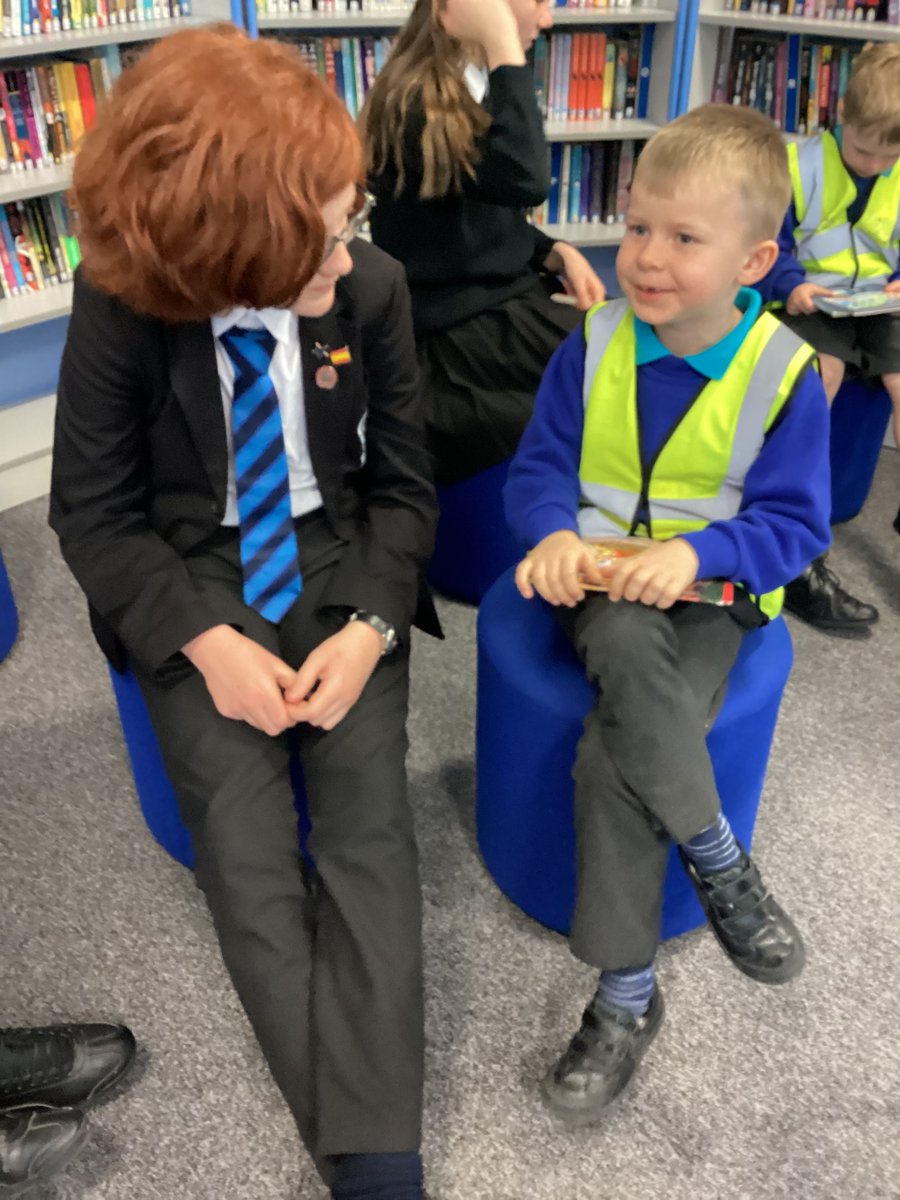 HVA_beechclass's tweet photo. The reading challenge winners had a brilliant time at Hans Price Academy Library! We got to read to Year 8 children and had a tour of their inspiring library. We even got given a special HPA bookmark! 📚 @HansPriceLRC Thank you for having us 😃 https://t.co/deXIubCJK2