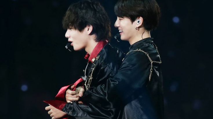 kkuktaes's tweet photo. “taehyung is mine”
🐰: “he’s mine” https://t.co/DxQPAlh4FH