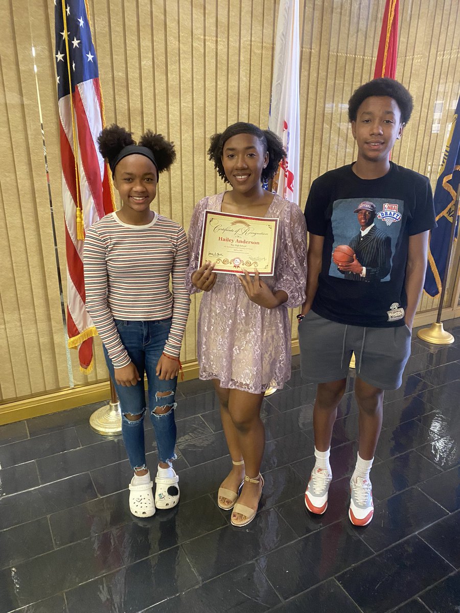 CoachAnderson_S's tweet photo. Congrats to my daughter and the rest of the Academic All-State #RayTexans who were honored at the @CCISD board meeting. @wbrayhs @wbrayfootball @RayTexanTrack https://t.co/tmzWz19Qja