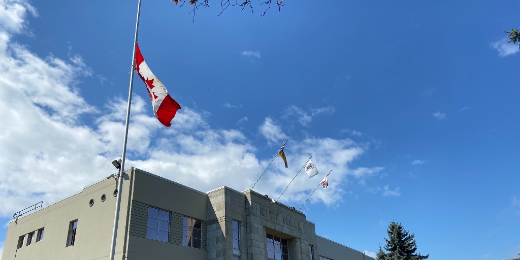 TODAY, Thursday, April 28 IS the National Workers Day of Mourning, commemorating workers who have been killed or injured on the job. We have also lowered the Canadian flag at #Nanaimo City Hall and will also fly the commemorative flag. #dayofmourning
