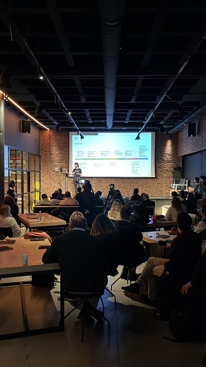 Alvaro_Vigil's tweet photo. @EugeAJ hablándonos sobre #GA4 y las implicaciones que lleva la decisión de Google de poner fin a Universal en Julio de 2023 @SomosFlat101 #Analytics @GoogleES #Conversiontalks https://t.co/6JOcKwrsIY