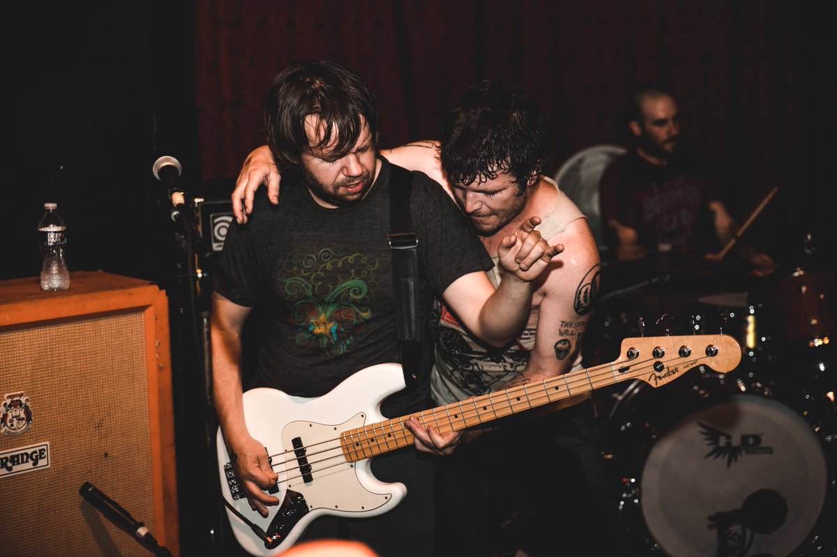 brittanyrqueen's tweet photo. Comfortably dumb // endearing to some 🦷🎤🦷 

@pearstheband https://t.co/dJkgDg2WTE