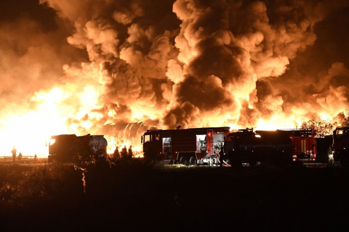 FrVision's tweet photo. #Azerbaïdjan: Un #incendie se déclare dans le parc industriel d'#Azersun à #Soumgaït - #PHOTOS - VIDEO https://t.co/B4fvMyzhs7
#Azerbaijan #Sumgayit #fire @officialfhn https://t.co/PksQ8ydBZh