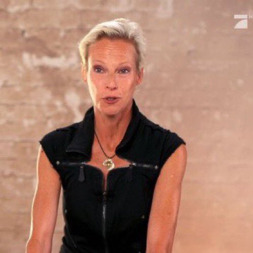 pschnitzzel's tweet photo. Wurden die drei schonmal in einem Raum gesichtet?  #gntm https://t.co/jauLcGXfhR