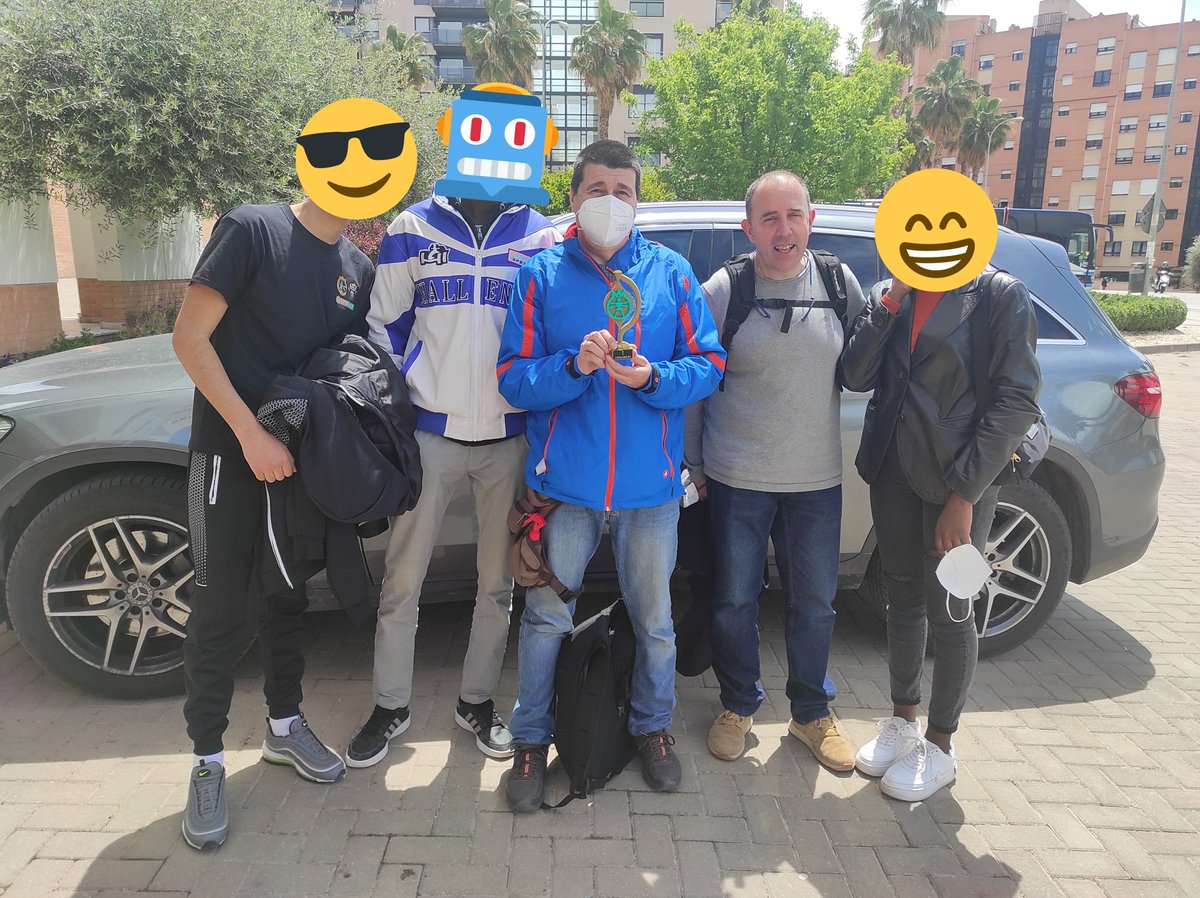Hemos recibido el 1° premio en la categoría de robot velocistas de la #granabot con los chicos y chica de @jsanchezcastro. Gracias a <a href="/RugidoDePuma/">Pumatrón Mj</a> por ayudarnos en tantas cosas.