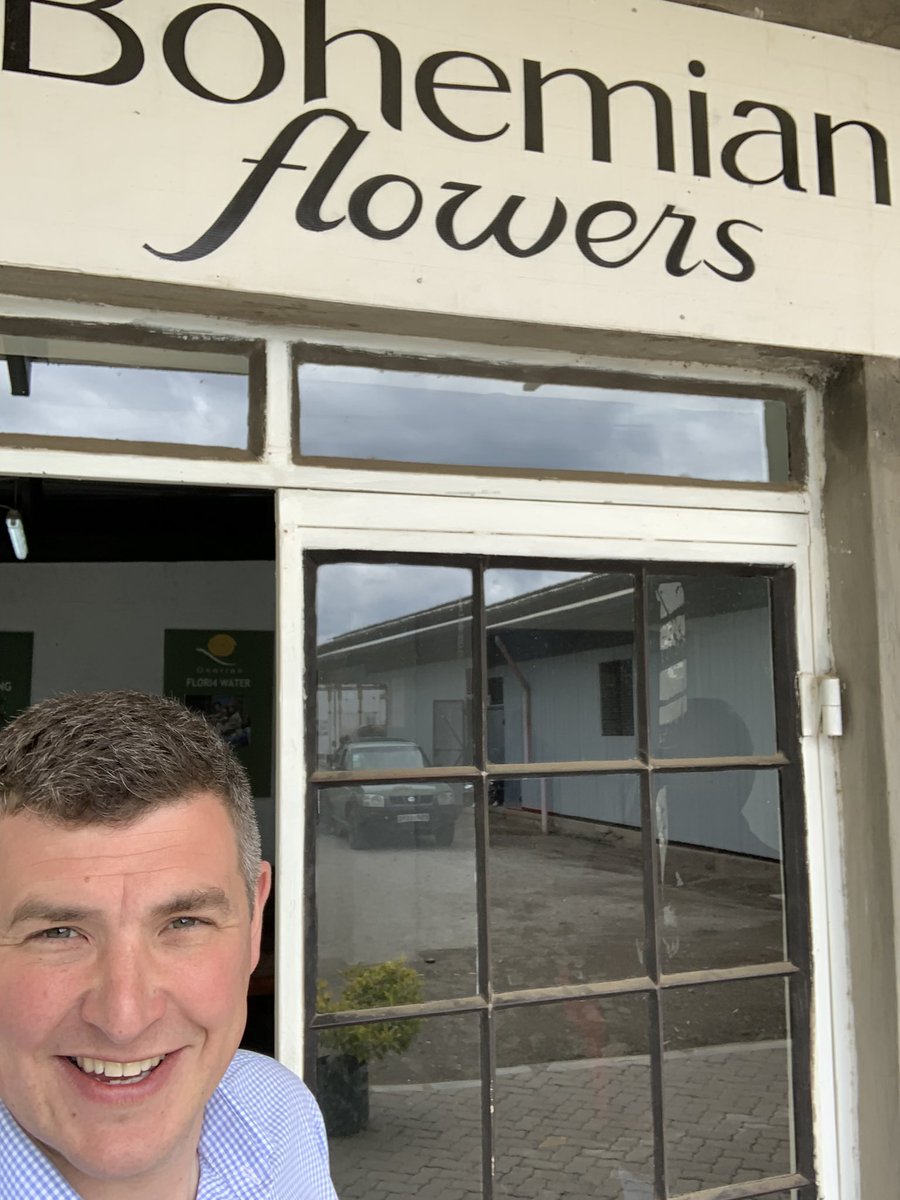 OrionFutureTech's tweet photo. Talking about the benefits of #silicon with Bohemian flowers to help manage mites and mildew on #roses with #sirius and #phusion👍🇰🇪 🌹
#kenyianroadtrip https://t.co/1j3iIfFLxw