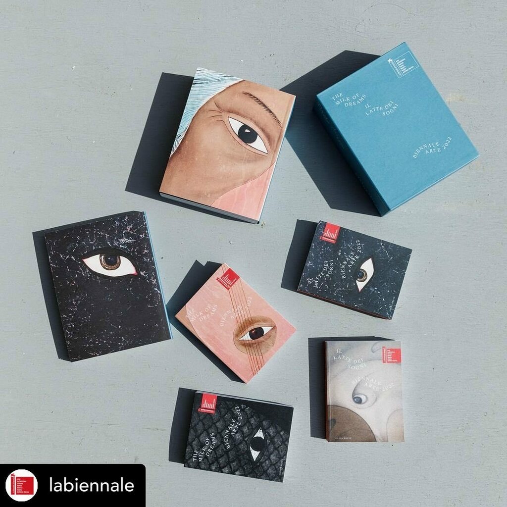 vicunacec's tweet image. And here my mother’s eyes on the cover of the publication of the Biennale di Arte di Venezia, the Venice Biennale. Posted @withregram • @labiennale Hai già sfogliato le pubblicazioni ufficiali della #BiennaleArte2022 #IlLatteDeiSogni? Ora le puoi tro… instagr.am/p/Cc5lUVIIEhQ/