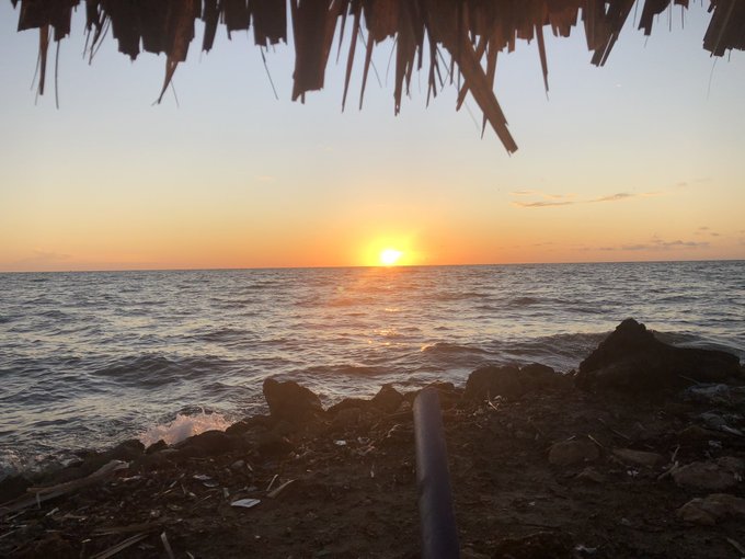 Lo m&aacute;s bonito de ir a la playa siempre ser&aacute;n los atardeceres, cuando se oculta la bola de juego es magicooo