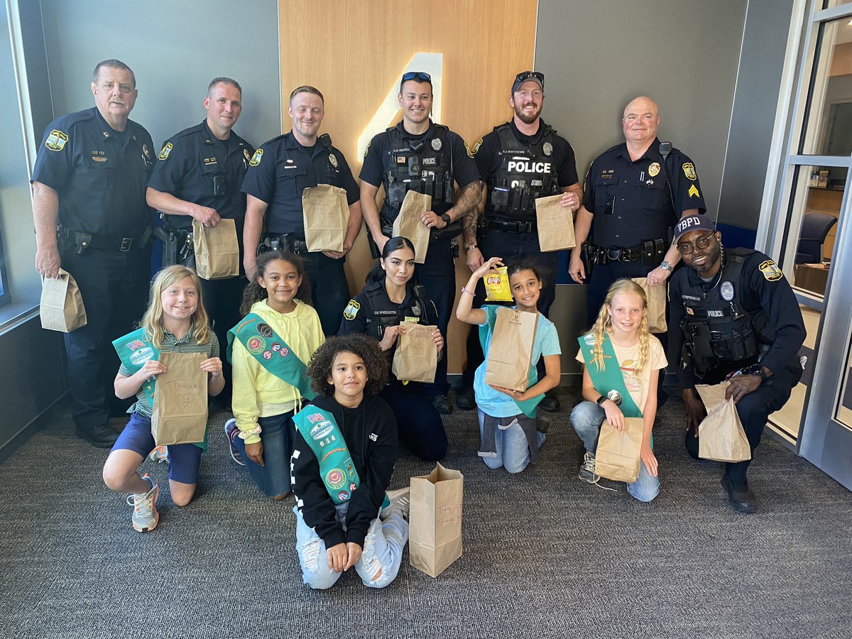 We were honored to have a local <a href="/girlscouts/">Girl Scouts</a> Troop 634 bring the <a href="/VBPD/">Virginia Beach Police Department</a> #FourthPrecinct officers appreciation bags filled with healthy ' snacks, gifts, and cards. Then, our Community Liaison Officer Kevin Stephenson gave them a tour. #FourthPrecinctCommunity 
😢#NoGirlScoutCookies