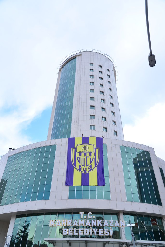 Şampiyon #Ankaragücü

Asırlık çınarımız kupa beyi Ankaragücü’müzün bayrağını belediyemize astık…
<a href="/Ankaragucu/">MKE Ankaragücü</a>