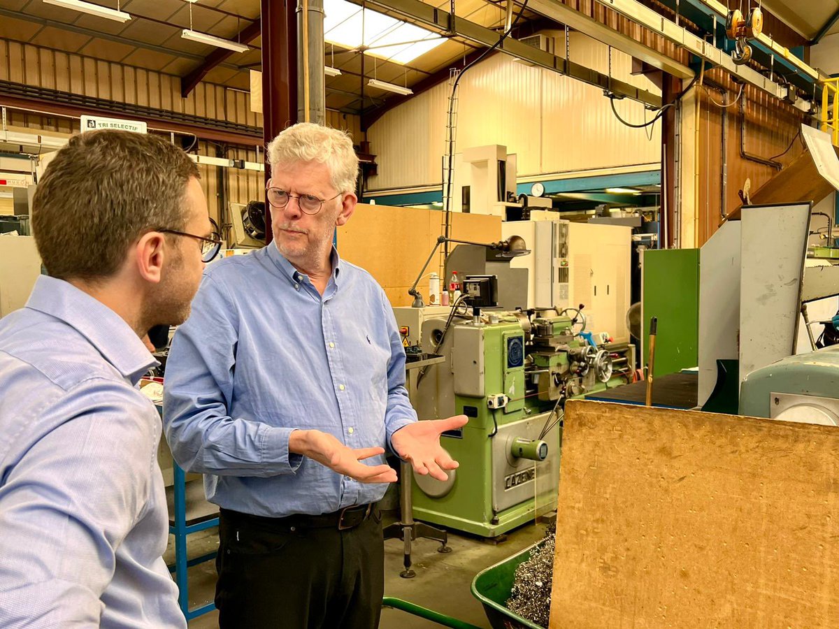 JulienDive's tweet photo. L’industrie c’est l’histoire de notre territoire, c’est une identité forte qui maintient des emplois.
Exemple avec l’entreprise SACMO à #Holnon qui emploie 90 personnes et les pérennise en innovant. #Circo0202 https://t.co/urQJMAKTxb
