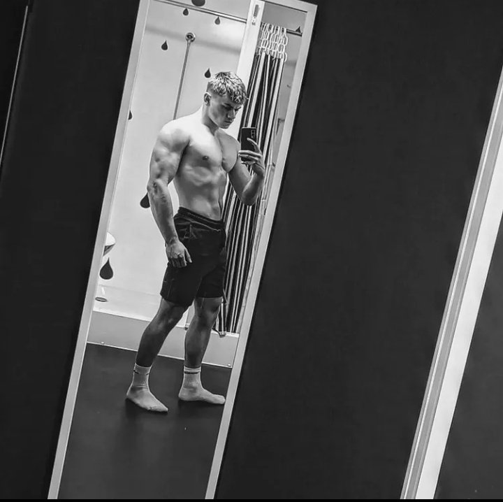 AlphaDhylan's tweet photo. the teacher is ready to empty his pockets. I'm going to make you my fucking slave 💪🏻🤑
#Findom #Paypig #CASHMASTER https://t.co/cNGKA81dUE