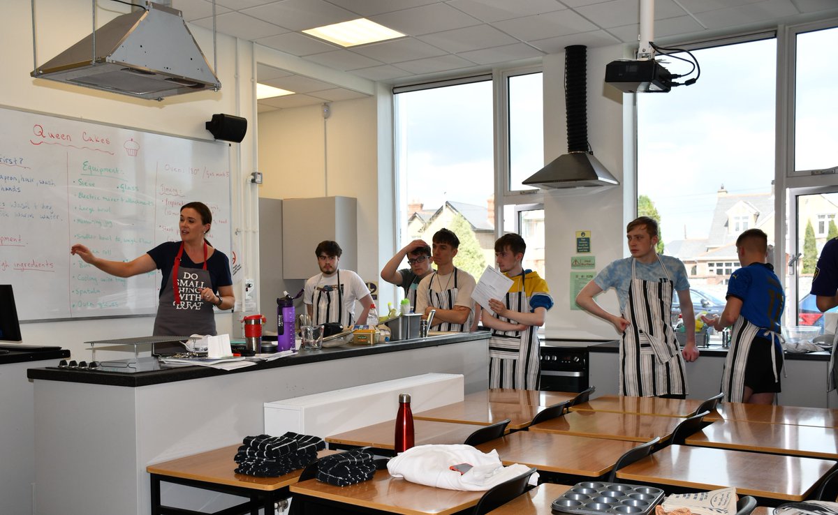 ArdscoilRisLimk's tweet photo. Some of the 5th Year who chose cooking as one of their afternoon options as part of Le Cheile Day - impressive looks of concentration from the 5th Years. #mindingyourself https://t.co/IN61ra4gCB