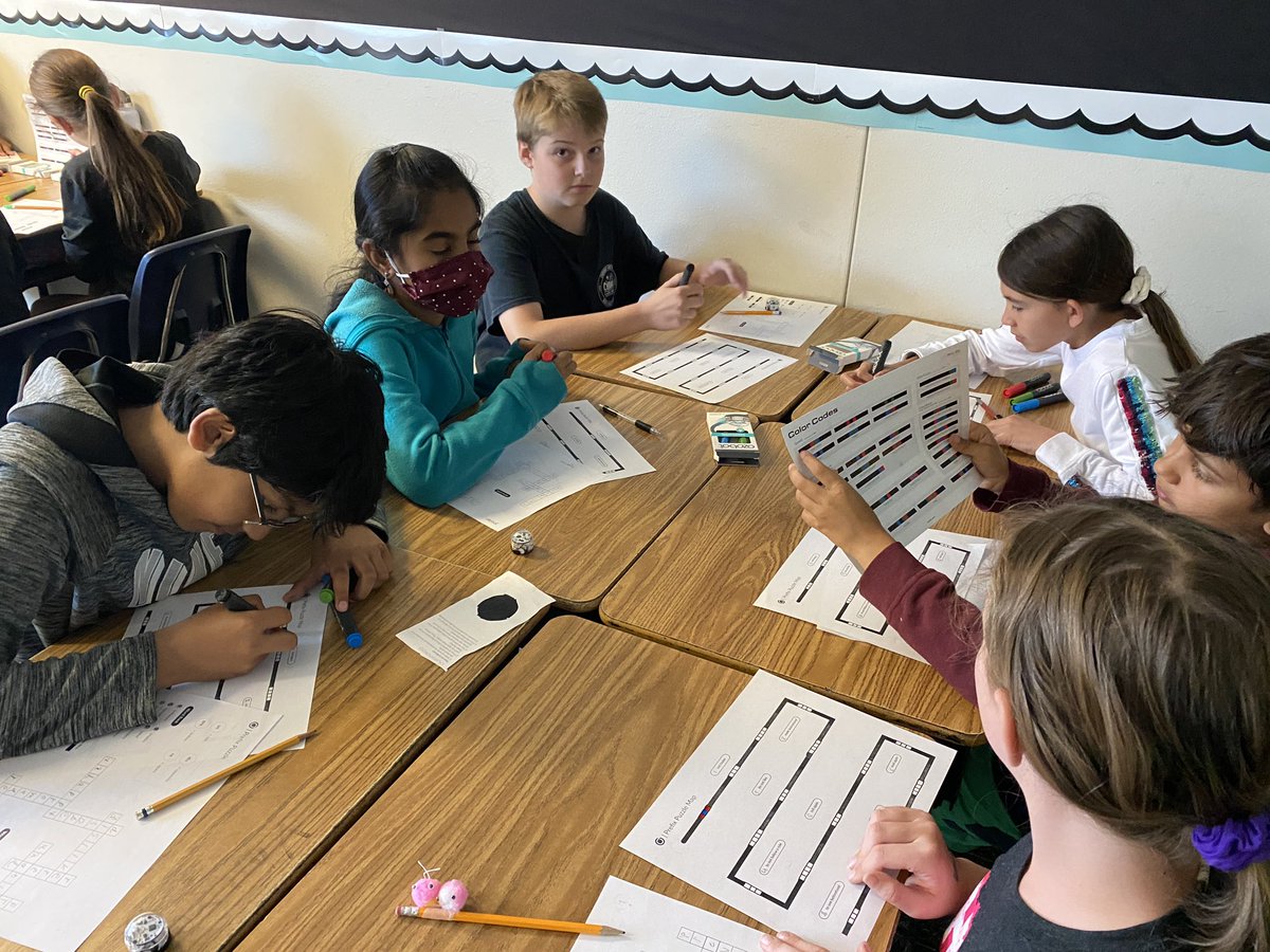 hellohays22's tweet photo. @Ozobot makes grammar engaging in fifth grade! #pinkspringtraining @shantieljovanna @edtechsavy https://t.co/yvOBLaGlls