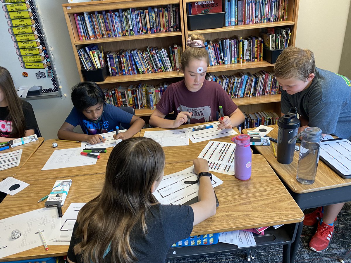 hellohays22's tweet photo. @Ozobot makes grammar engaging in fifth grade! #pinkspringtraining @shantieljovanna @edtechsavy https://t.co/yvOBLaGlls