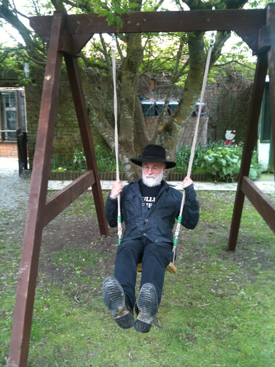 rhipratchett's tweet photo. Happy birthday to my late Gnome-on-a-swing father. Banananana  daiquiris will be drunk in your name tonight. #TerryPratchettDay #Speakhisname https://t.co/NVuBhwxUS5