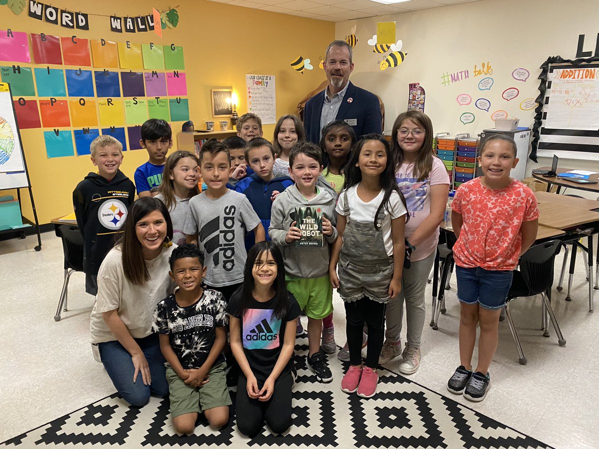 cisdnews's tweet photo. Comal ISD Board of Trustee Tim Hennessee read a few chapters of this year’s Comal Reads book to Ms. Duncan’s second grade class at Clear Spring ES this morning. ‘The Wild Robot’ by Peter Brown is getting good! #comalreads https://t.co/He4FhTfoEf