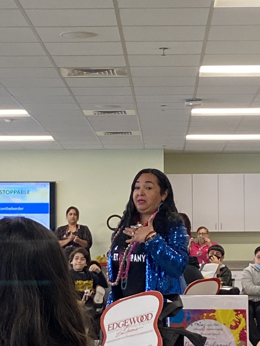cmperez789's tweet photo. Meeting Dr. E.T. motivating the students to use their language o matter what, they are unstoppable, and to be positive! @ETWrennMS @swcantu @mymustangpride1 https://t.co/GNsFUXQZaP