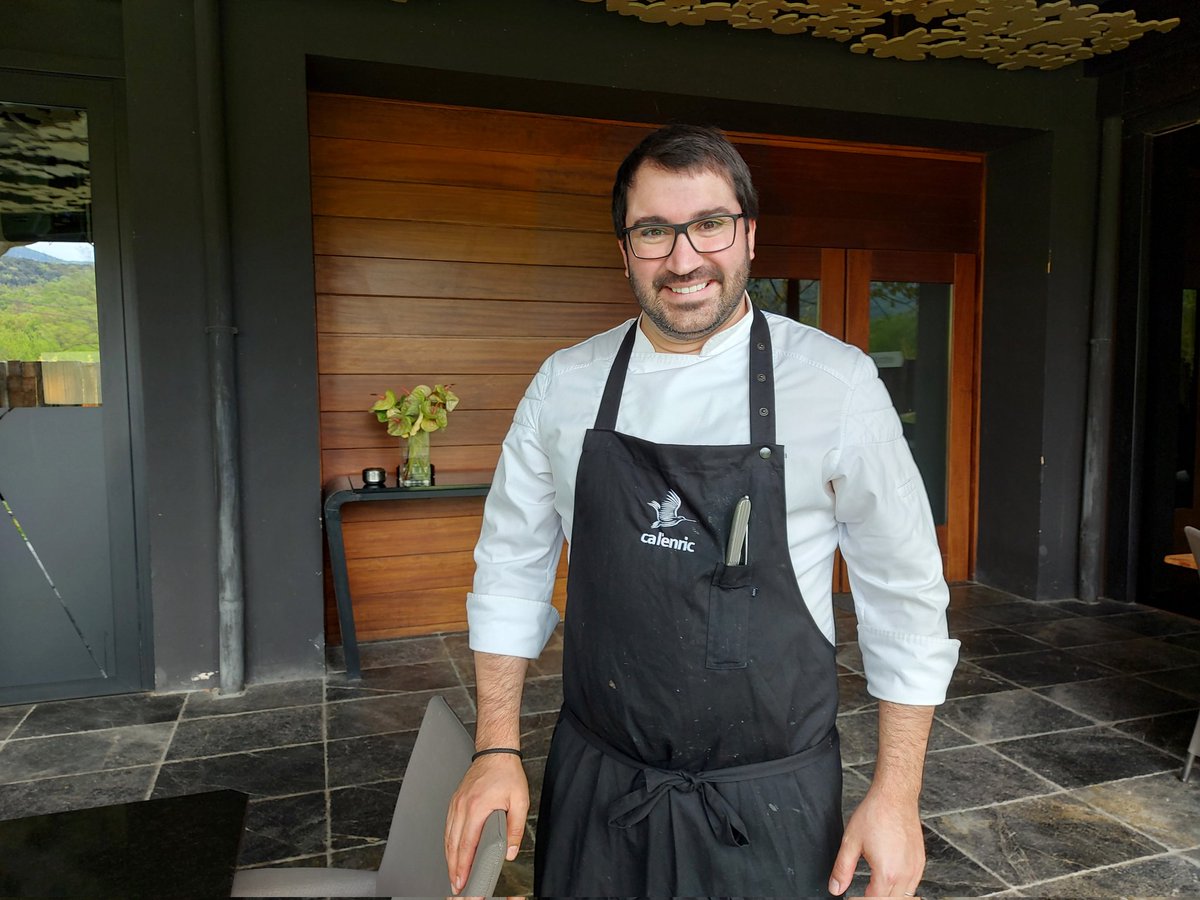 PhilippeRegol's tweet image. #HostaldeCalEnric 
Un espacio con gran terraza a solo 100m del rte gastronómico. Cocina de territorio evolucionada d Jordi Juncà, solo algo más informal q la casa madre, pero tb de gran nivel.
Colmenillas a la crema. Molleja con puré de patata y mostaza casera.
Xuixo a la brasa.