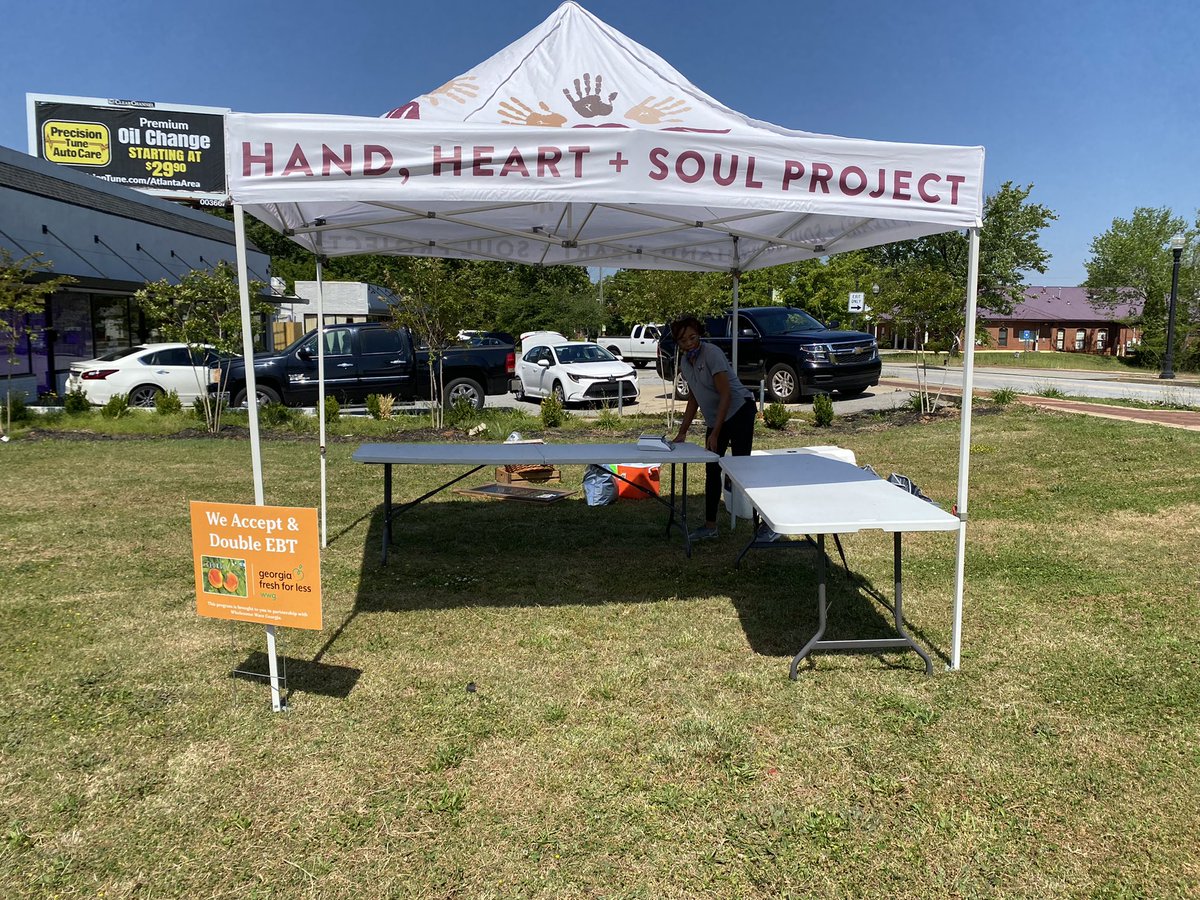 HandHeartSoul1's tweet photo. We finally did it. Together! We are on city property in Forest Park! Our Unity Farm Stand is happening today 12pm-4pm and every Thursday! Come out, buy local! #handheartsoulproject https://t.co/1h3K13A1V6