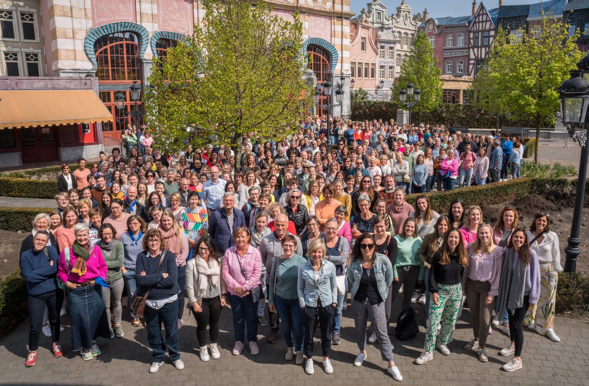 HVandelannoote's tweet photo. Alle @VrijeCLB-ers van @provinciewvl verzamelden vandaag in @Plopsaland voor hun Dag voor de CLB-medewerker. Na 2 turbulente jaren méér dan verdiend ! Mét gasten @SGrielens, @PivHuvluv en De Meesters, incl. videoboodschappen van @BenWeyts @wbeke
en Frank Vandenbroucke. Thx ! https://t.co/ki2ahMjdFD