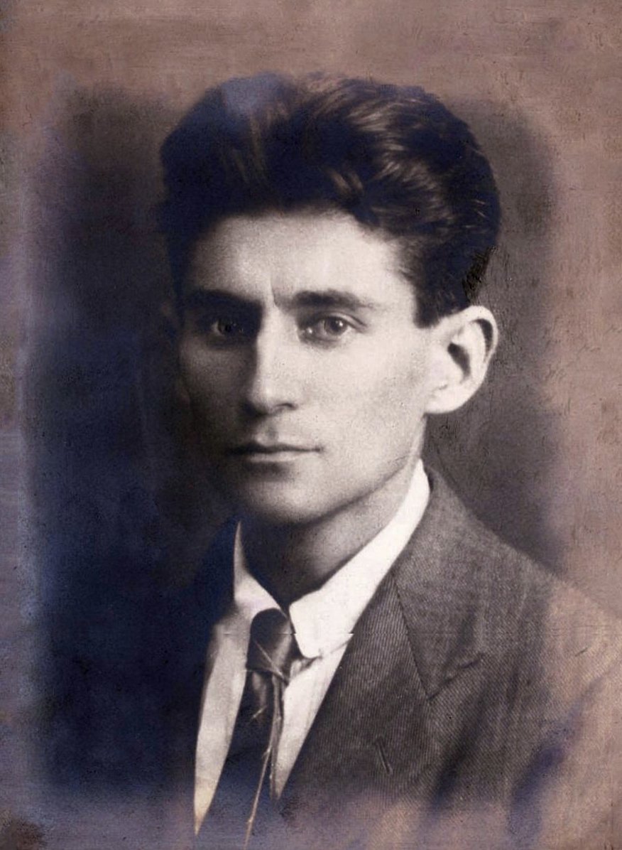Mini-cuento de Kafka: "En un templo irrumpen leopardos y se beben todo el vino de los cálices; esto acontece repetidas veces; al cabo de un tiempo se prevé que acontecerá y se incorpora al ceremonial del templo."