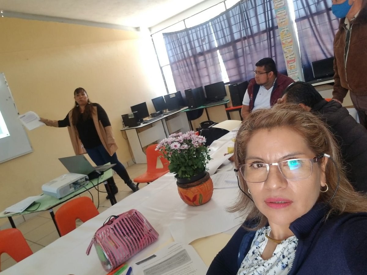 SEPHidalgo's tweet photo. En #CTE zona 87 #Chapantongo con directores unigrado #PrimariaGeneral, visualizan el contexto de la práctica educativa, para crear nuevas formas de representar la realidad en la implementación de estrategias que garanticen los procesos de inclusión y equidad. https://t.co/mZpQ1WYE8w