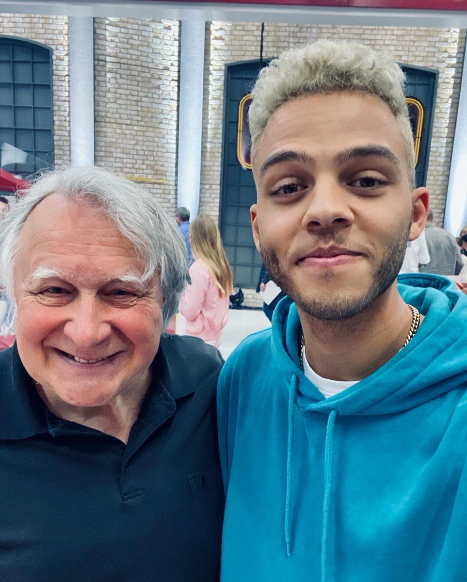 _MalikHarris_'s tweet photo. As you can see, it’s always a lot of fun at #werweissdennsowas 😍😂 thanks for having me back!! x
Next stop: #frühstücksfernsehen at 7:30 am, so be sure to set your alarms! 😴🙌🏾
#bernhardhoecker #kaipflaume #peterurban #tv #malikharris #tvshow https://t.co/hfGB2Qk0QQ